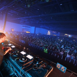 DJ Commands Massive Crowd at Wobbleland 2026