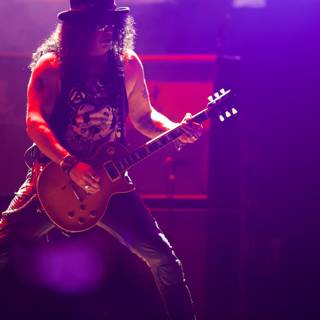 Slash Shreds Atlanta with Guns N Roses