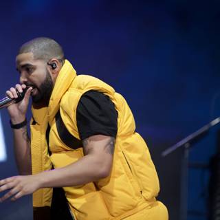 Drake rocks the stage at Coachella 2017