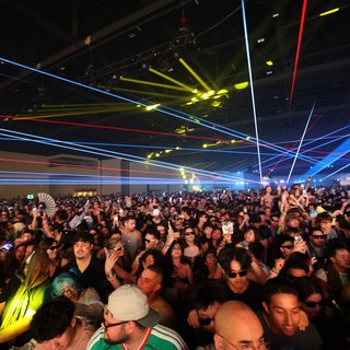 Laser-Lit Crowd Surges at Wobbleland 2026
