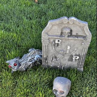 Tomb of the Skull and Bird