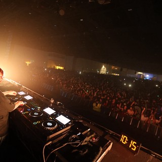 DJ Commands Massive Crowd at Wobbleland 2026