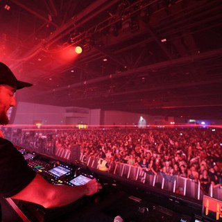 DJ Commands Massive Crowd at Wobbleland 2026
