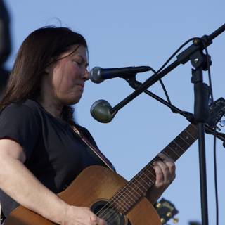 Kim Deal's Acoustic Performance at Coachella 2008
