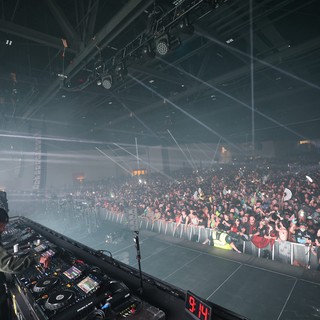 DJ Overlooks Massive Crowd at Wobbleland Festival 2026