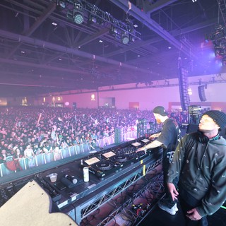 DJs Command Massive Crowd at Wobbleland 2026