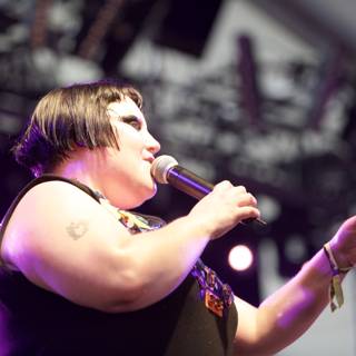 Beth Ditto Rocks the Stage with Microphone in Hand