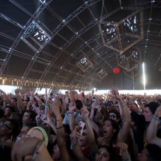 Coachella 2016 Concertgoers Raise the Roof