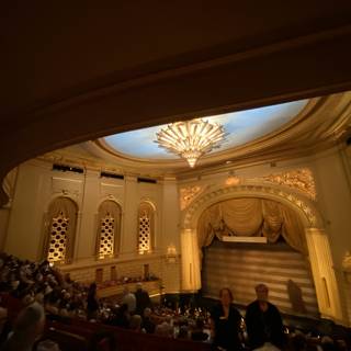 Opulence Reigns in Iconic SF Theatre