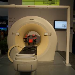 Cutting-Edge MRI Machine Steals the Show at Convention