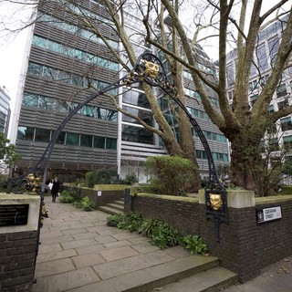Modern Urban Sculpture in Historic London Setting