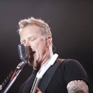 Electrifying Performance by James Hetfield of Metallichead