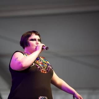 Beth Ditto rocks the mic at Coachella