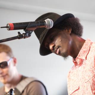 K'naan Warsame and Guitarist Perform at Coachella 2009