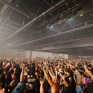 Massive EDM Crowd Fills Indoor Venue at Wobbleland 2026