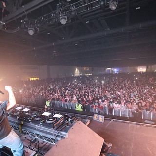 DJ Ignites Massive Crowd at Wobbleland Festival 2026