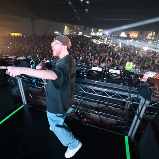 DJ Ignites Massive Crowd at Wobbleland 2026