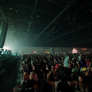 Massive Indoor Crowd Surges at Wobbleland 2026