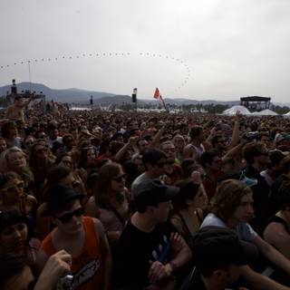Coachella 2010: 37-Person Strong Crowd Rocks the Hill