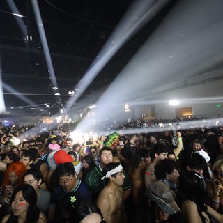 Massive Indoor Crowd Surges at Wobbleland 2026