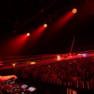 DJ Commands Massive Crowd at Wobbleland Festival 2026