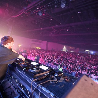DJ Ignites Massive Crowd at Wobbleland 2026
