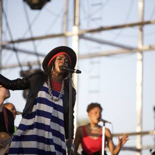Lauryn Hill Rocks the Stage