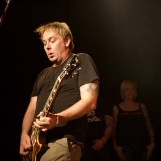 Brian Baker rocks the stage at the 2007 Bad Religion Glasshouse concert