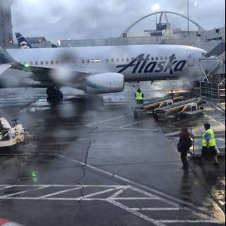 Alaska Airlines Boeing 737-800 Landing at the Airport