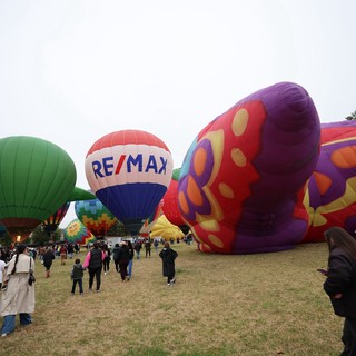 Hot Air Balloons Inflate at Sonoma County Classic