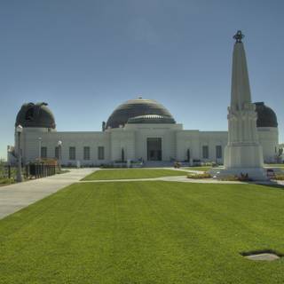 The stunning Griffith Observatory with clear blue sky