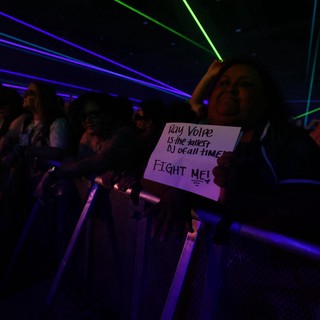Fan Holds Humorous Ray Volpe Sign at Wobbleland
