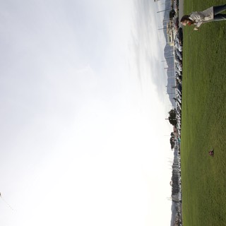 golden-gate-bridge-visible-in-background-through-haze