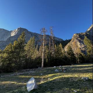 Majestic View of Yosemite's Mountain Range