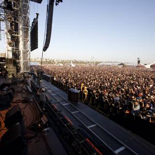 Coachella 2011 Music Festival Draws Massive Crowd