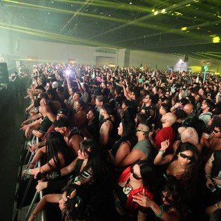 Massive Indoor Crowd Surges at Wobbleland 2026