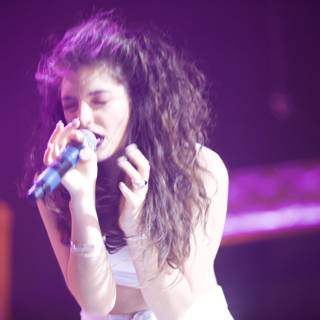 Lorde's Solo Performance at Coachella
