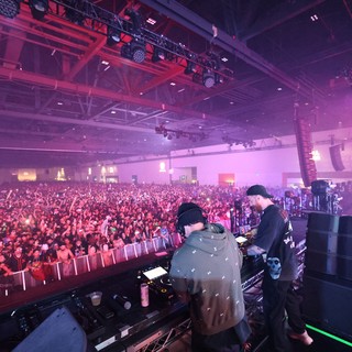 DJs Command Massive Crowd at Wobbleland 2026