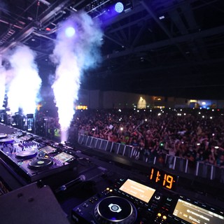DJ Ignites Massive Crowd at Wobbleland 2026