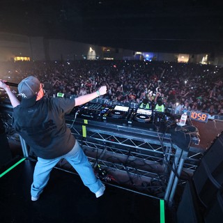 DJ Ignites Massive Crowd at Wobbleland 2026
