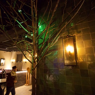 Artistic Branch Installation in Intimate Restaurant Setting