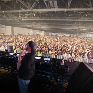DJ Commands Massive Indoor Crowd at Wobbleland 2026