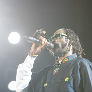 Snoop Dogg Rocks The 2012 Grammy Awards