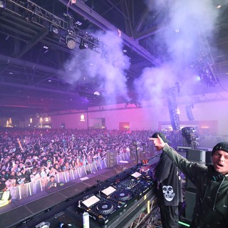 DJ Ignites Massive Crowd at Wobbleland 2026