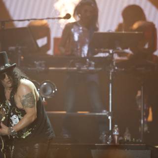 Slash and his Band Rock the MTV Music Awards