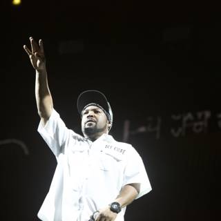 Ice Cube waves to his fans