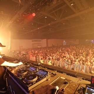 DJ Commands Massive Crowd at Wobbleland 2026