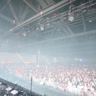 DJ Overlooks Massive Indoor Crowd at Wobbleland 2026
