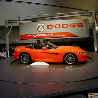 Sleek and Sporty: Dodge Viper on Display at the 2002 LA Auto Show
