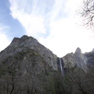 Captivating Vistas of Yosemite Falls